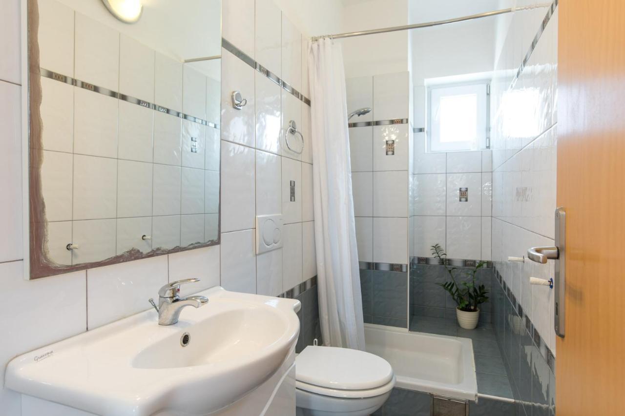Apartment Cvijic Beige Punat Buitenkant foto